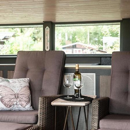 Prachtige Chalet Wabi Sabi Aan Het Water! 질 외부 사진