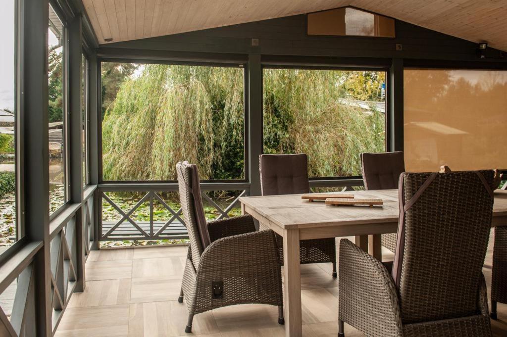 Prachtige Chalet Wabi Sabi Aan Het Water! 질 외부 사진