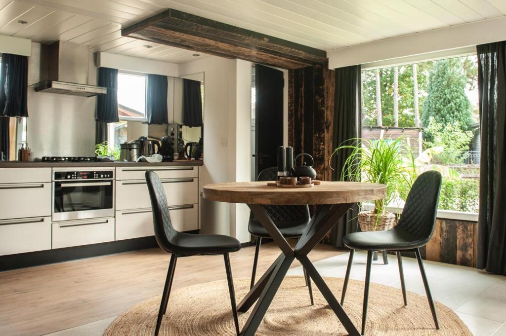 Prachtige Chalet Wabi Sabi Aan Het Water! 질 외부 사진